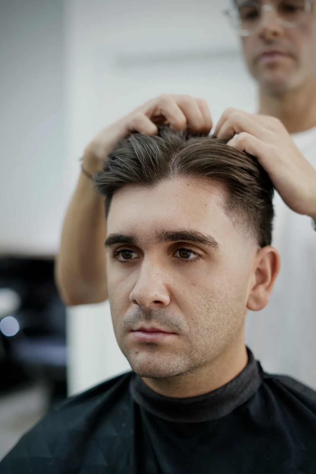 Peinado y styling final tras corte de pelo masculino en Dos Hermanas